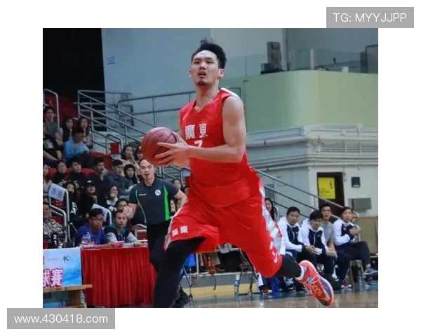 备战辽粤大战广东队赛前训练曝光对抗激烈火药味拉满全力冲刺状态拉满